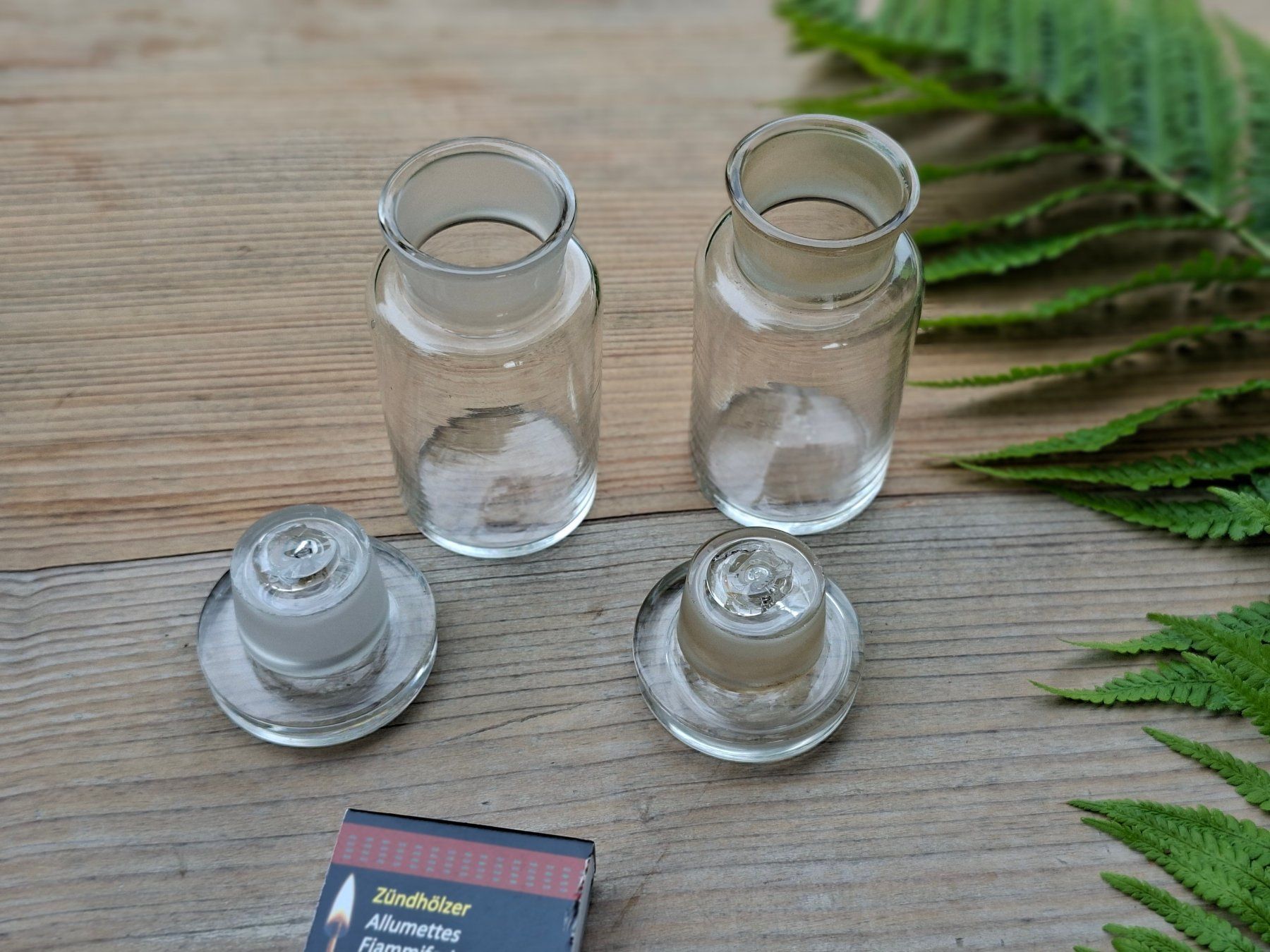 Accessori da laboratorio: 2 antike Apothekerflaschen mit eingeschliffenen Glasstopfen – Usato da Brunnenthal venduto da Strahler67 6