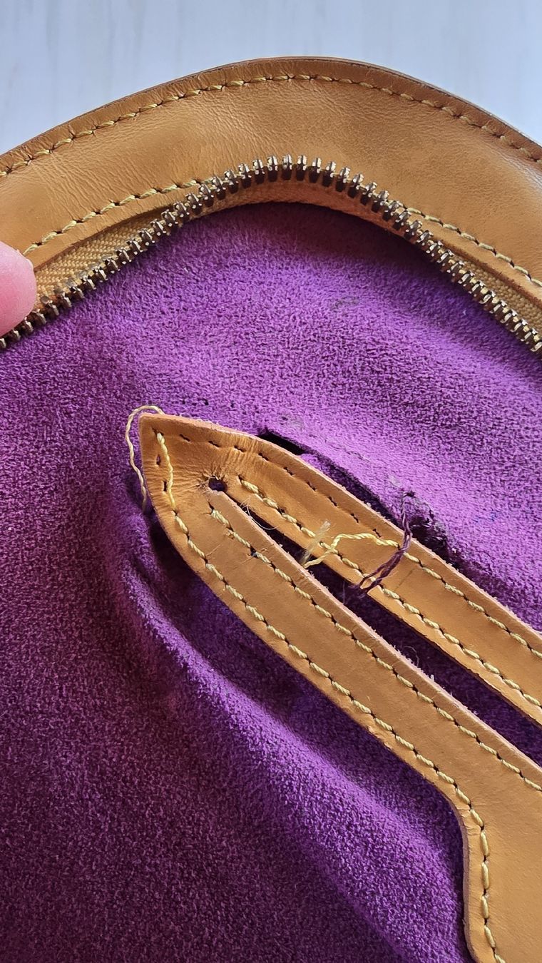 Louis Vuitton Taschen für Damen: Louis Vuitton Epi Backpack Yellow Gobelins model – Gebraucht aus Châtel-sur-Montsalvens von Mirsonuta 4