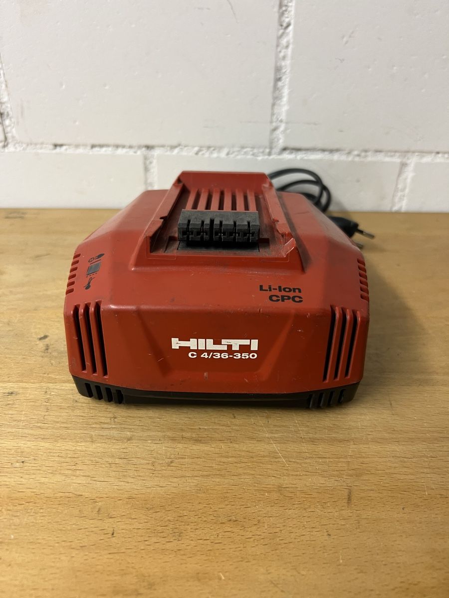 Hilti Caricabatterie: Hilti Ladegerät defekt! – Difettoso da Holziken venduto da 181281 1