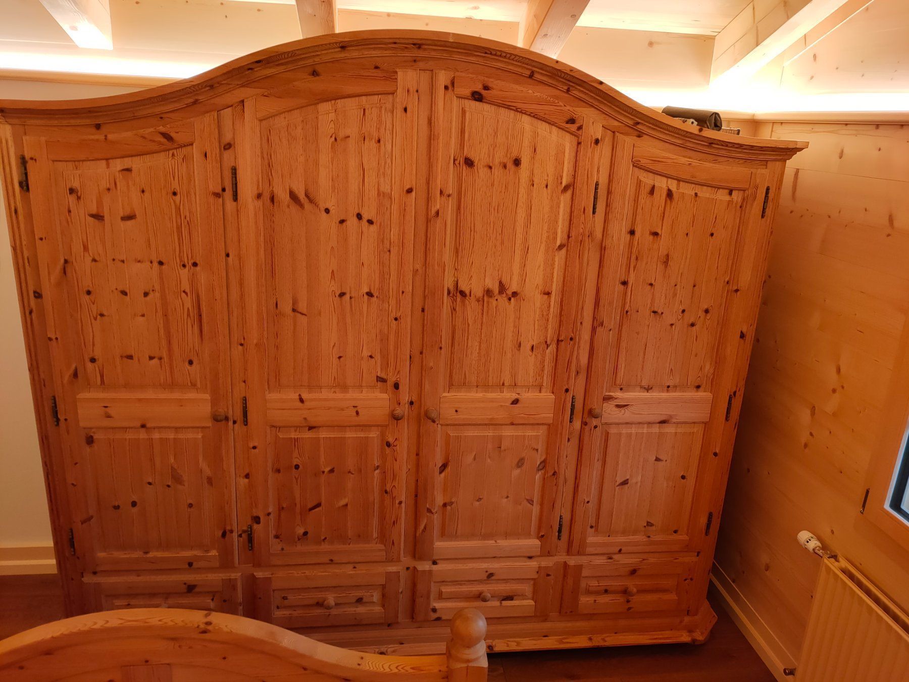 Armadi: Holzschrank – Usato da Les Moulins venduto da alicia017