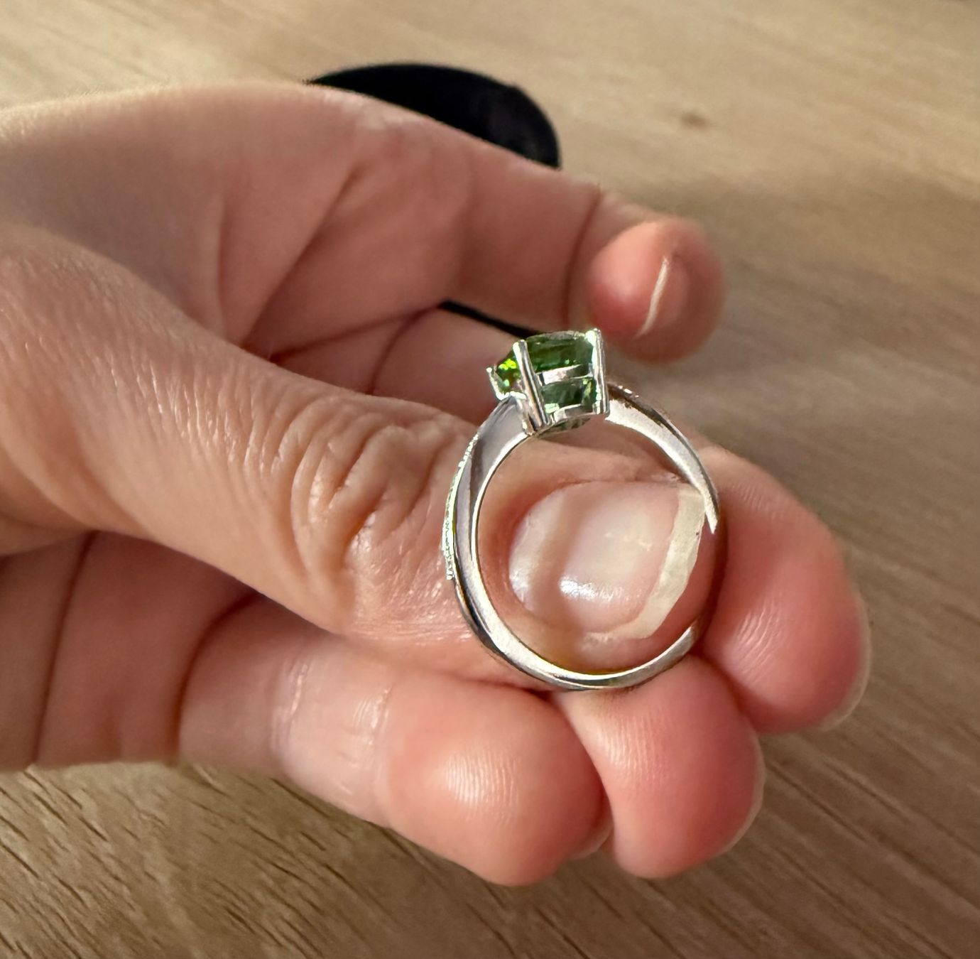 Anelli: Tourmaline verte et diamants, or blanc – Nuovo e nell'imballaggio originale da Montreux venduto da hev_mv5m 7