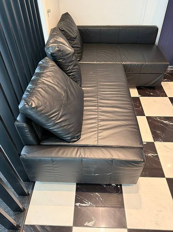 Divani: Schwarze Couch, wenig gebraucht – Usato da Basel venduto da ada_9959