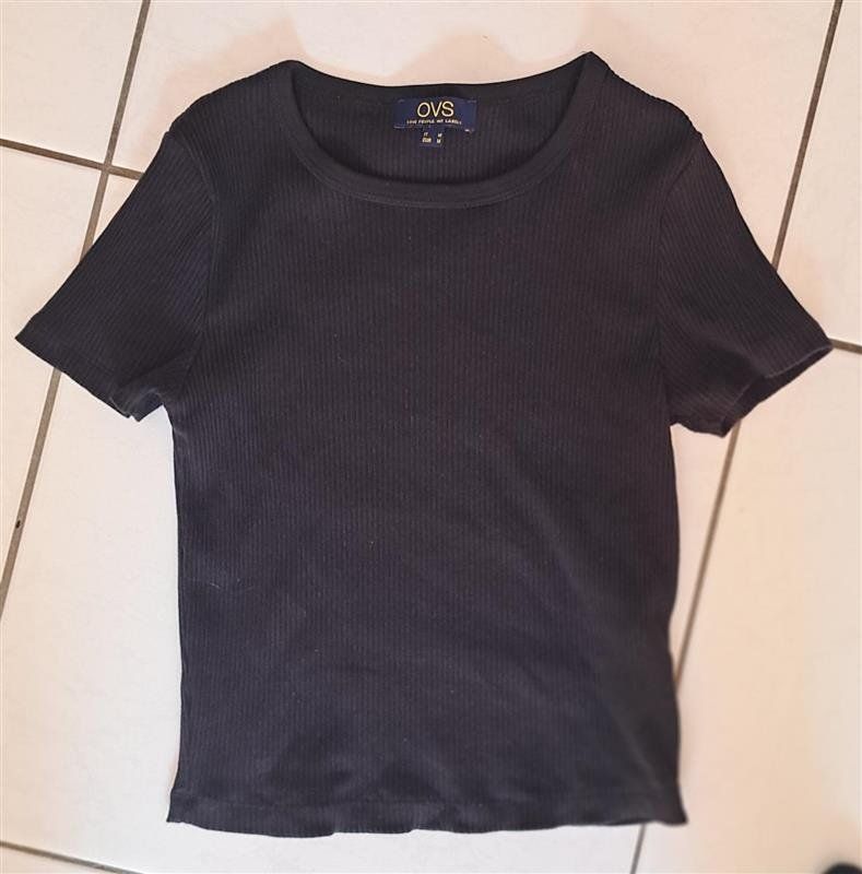 Camicette, T-shirt & Top: T-Shirt schwarz M – Usato da Küssnacht am Rigi venduto da AutoVilla