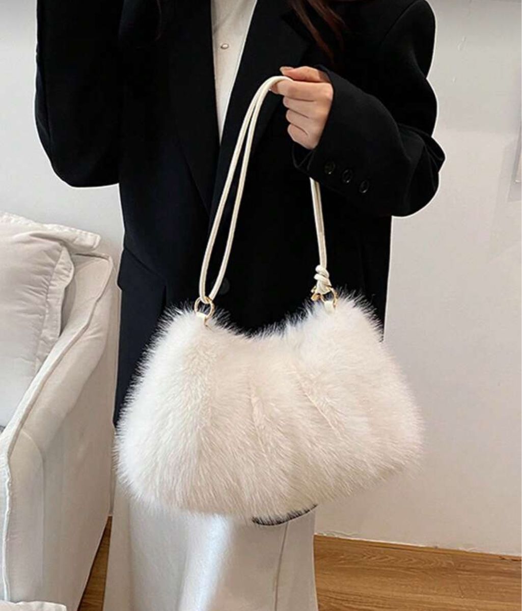 Borse da donna: Sac à main en fourrure blanche – Nuovo (secondo la descrizione) da Auvernier venduto da big_7srg