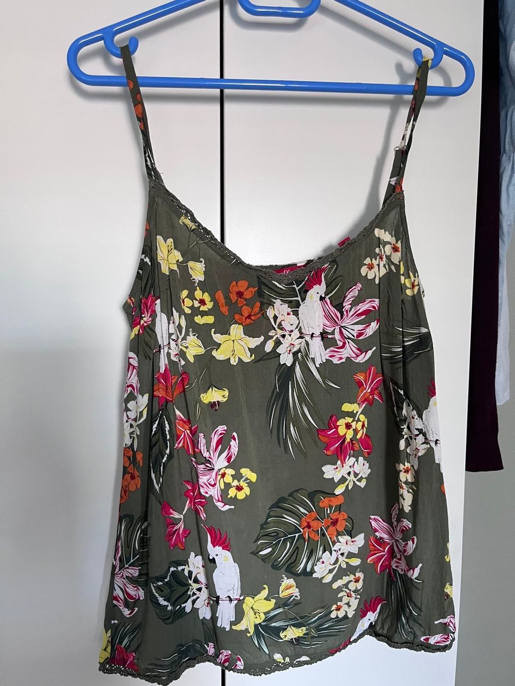S.Oliver Top: s.Oliver Top mit Tropical-Print, Gr. 38 – Usato da Basel venduto da CocoBasel
