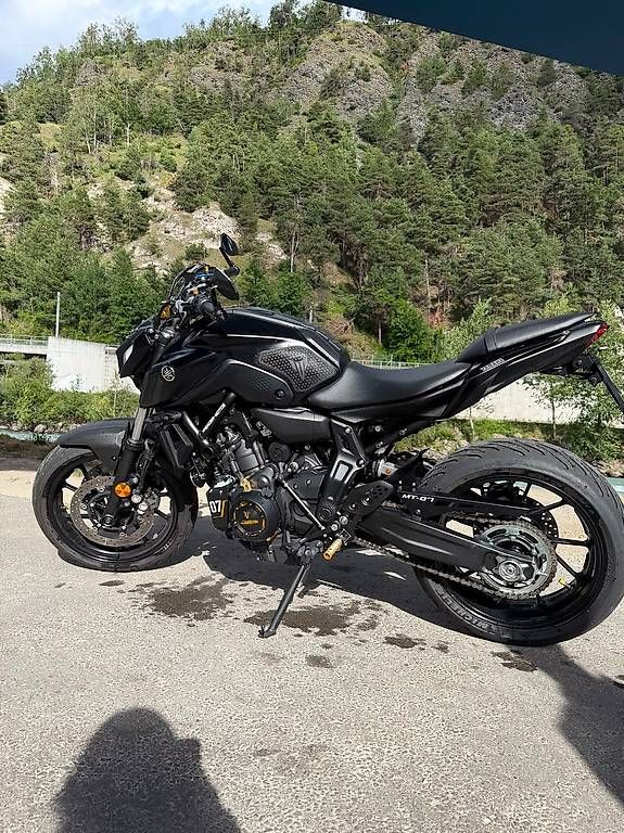 Strada: Yamaha MT-07, schwarz/gold – Usato da Visp venduto da ato_95bk