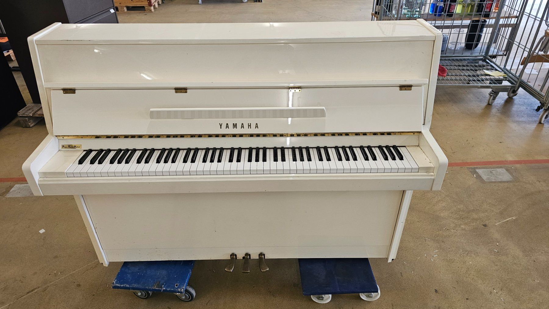Yamaha Strumenti musicali: YAMAHA MP80N Akustik Klavier Weiss – Usato da Diessenhofen venduto da Osio 1