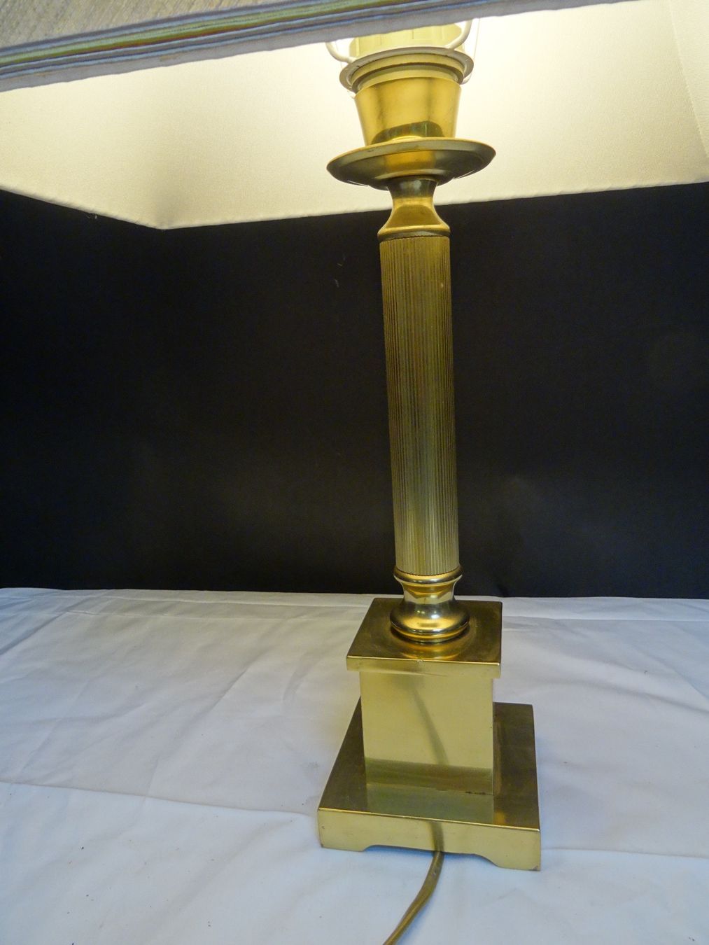 Lampes: LAMPE MIT MESSINGFUSS – D'occasion à Brügg BE par fundus2 2