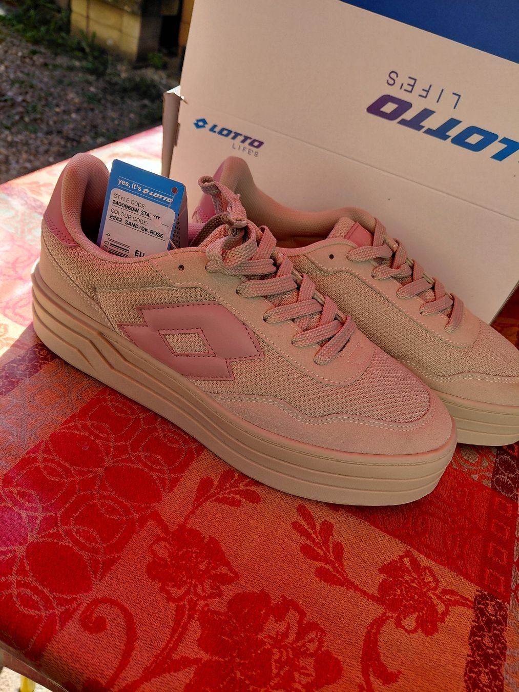 Scarpe da donna: Neu Originalverpackte Lotto Schuhe Grösse 41 – Nuovo e nell'imballaggio originale da Schaffhausen venduto da monikaD010203 1