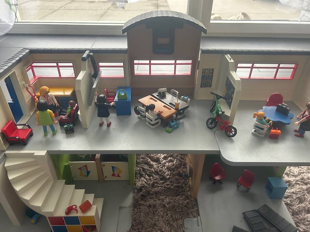 Playmobil Giocattoli: Playmobil grosse Schule – Usato da Biberist venduto da ker_7jjf 1