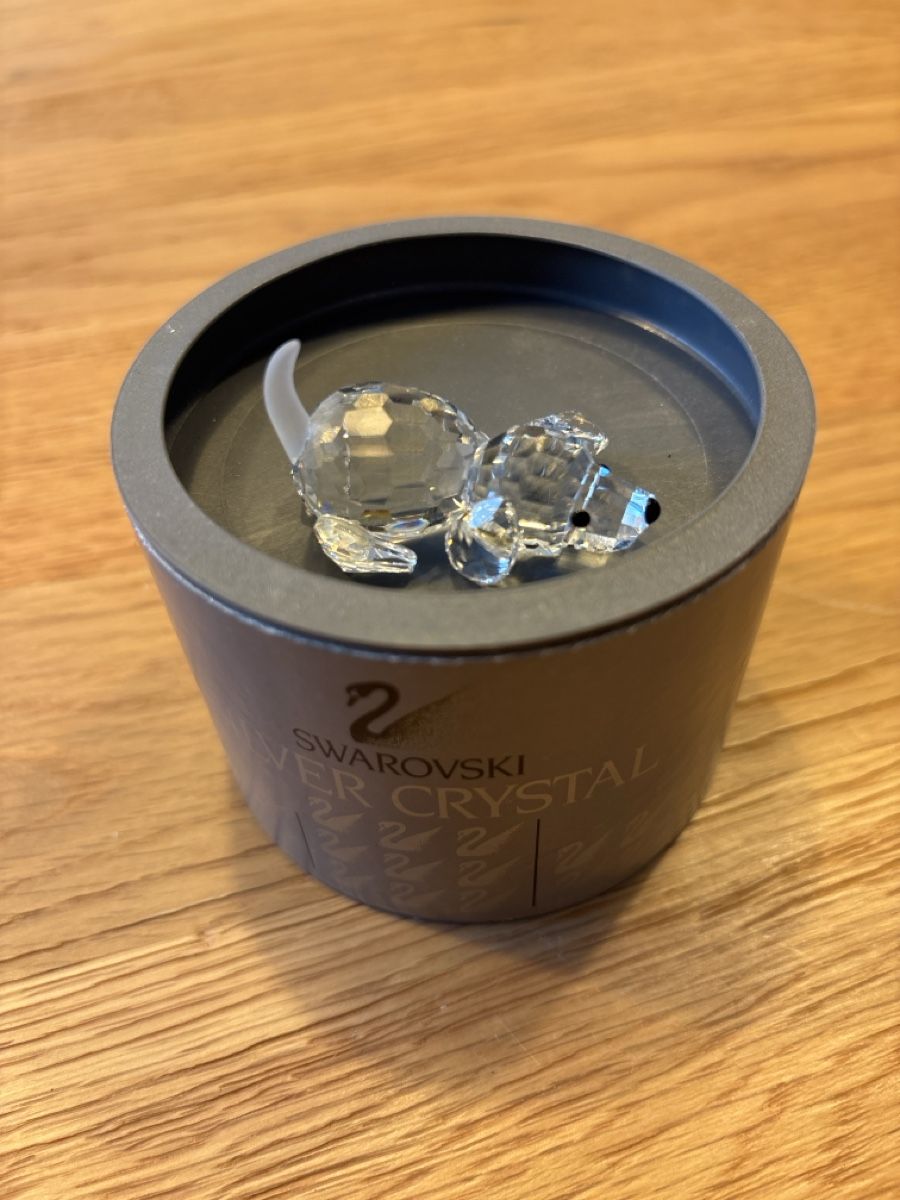 Swarovski Tutte le decorazioni: Swarovski Welpe liegend Originalbox – Usato da La Plaine venduto da Spooty67 2