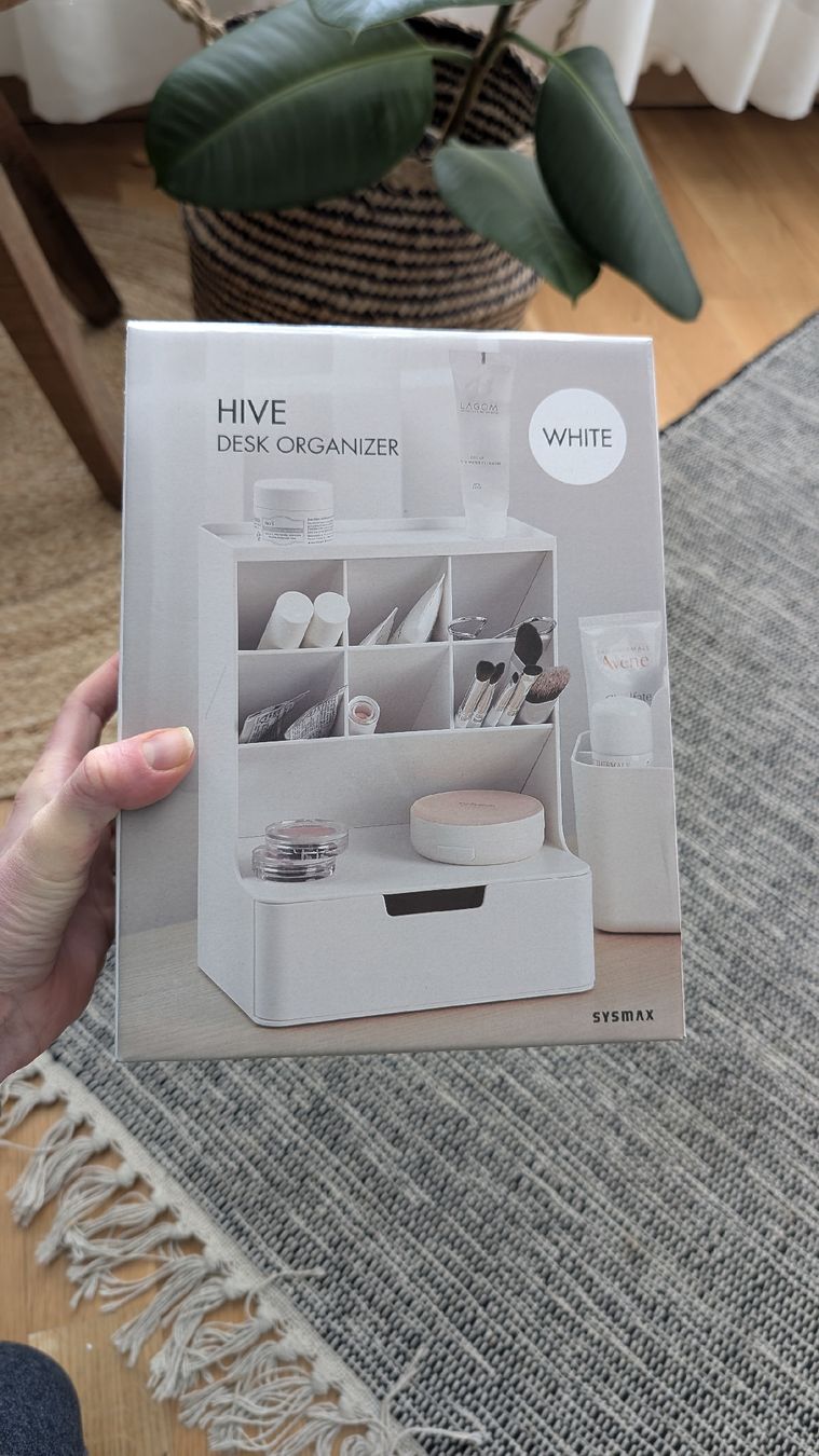 Scaffali: White Desk Organiser - Declutter for Winter Cleaning! – Nuovo e nell'imballaggio originale da Kloten venduto da Ronusa01