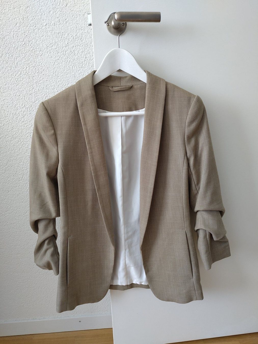 H&M Vestes: Damen Blazer beige 3/4 Ärmel – D'occasion à Baden par shinifin