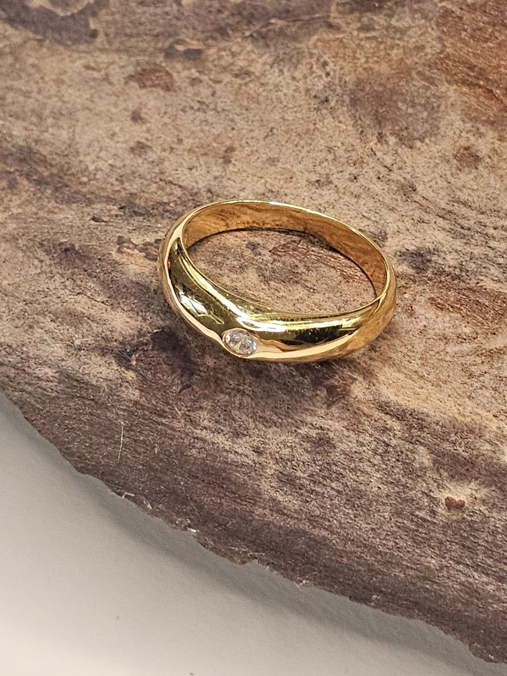 Ringe: Modeschmuck-Ring in goldfarbener Optik – Gebraucht aus Zürich von MaisonBelleCachet 1