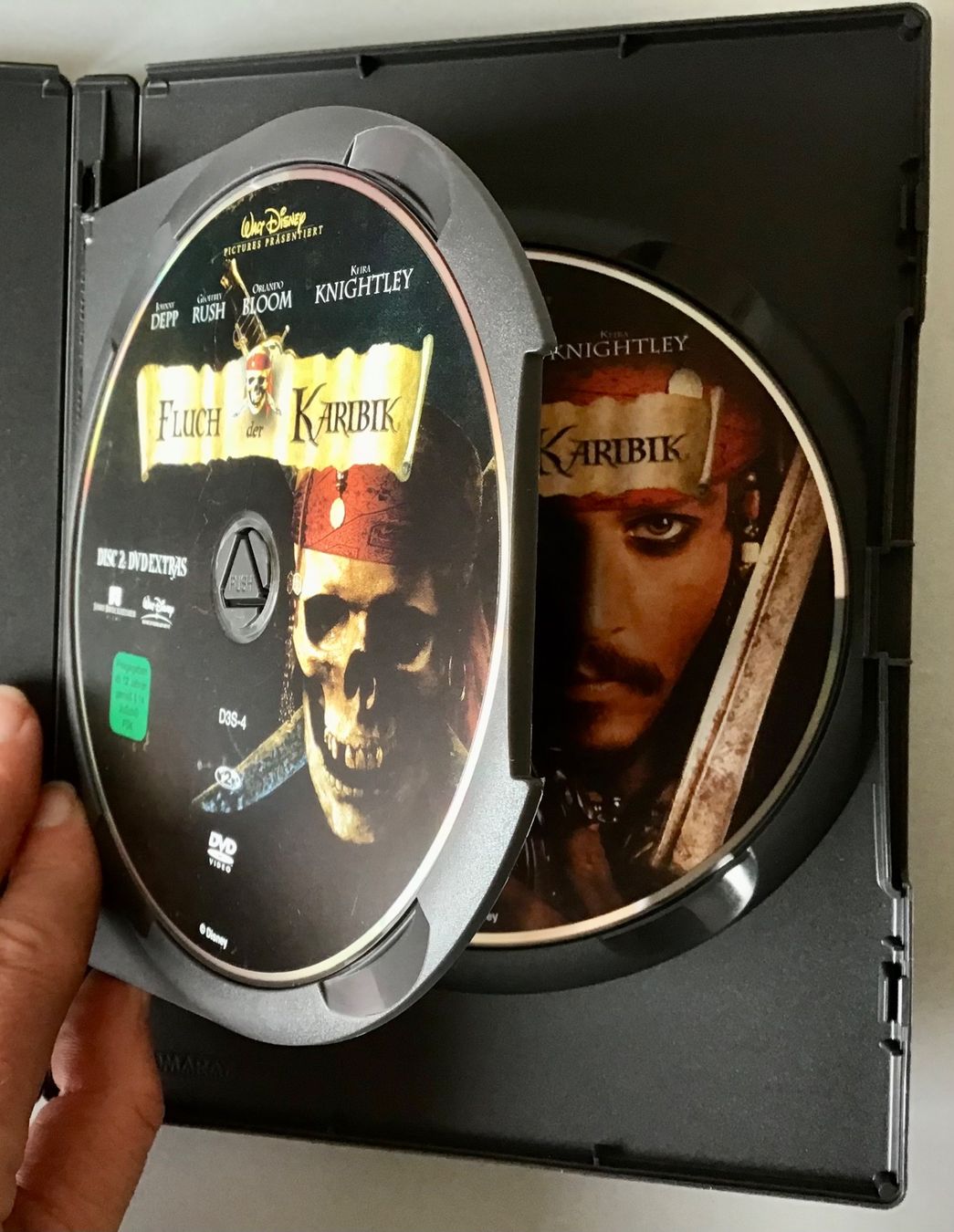 Tutti i DVDs: Piraten der Karibik, Teil 1 und 2 – Usato da Bubendorf venduto da Alpenheidi 3