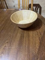 Belle coupe à fruits en bois clair, idéale pour l'été!
