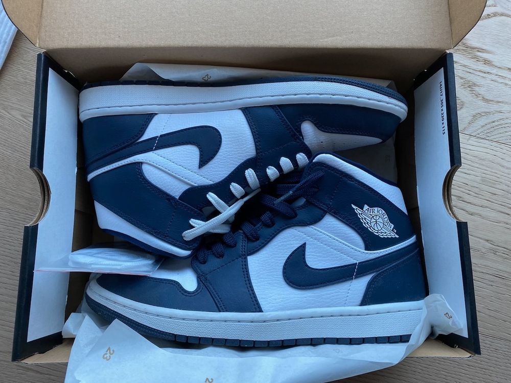 Jordan Chaussures hommes: Air Jordan 1 Mid White Metallic Gold Obsidian – D'occasion à Meilen par gomerser 1