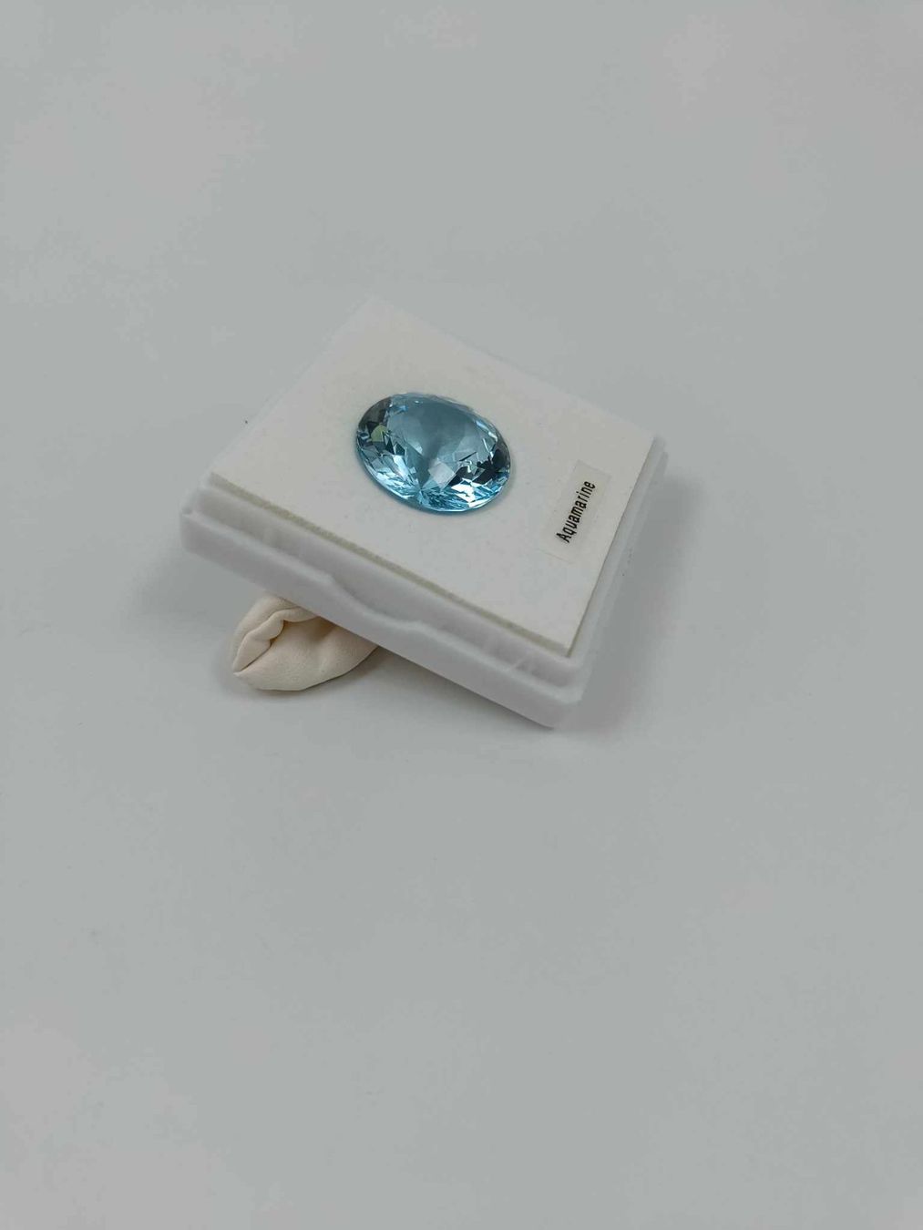 Pietre preziose: 1 AUSSERGEWÖHNLICHER AQUAMARIN 42.37 CT. – Usato da Luzern venduto da EdiGem 2