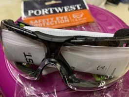 Helm und Schutzbrille  neu und ungetragen