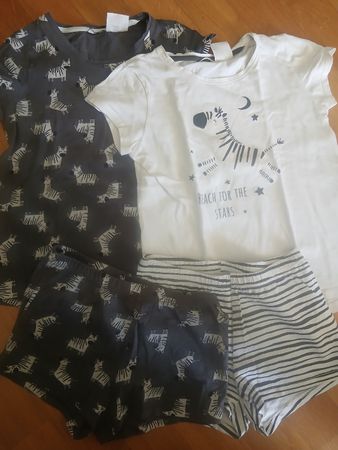 Pyjama Sets: 2 T-Shirts und 2 Shorts, Grösse 122/128