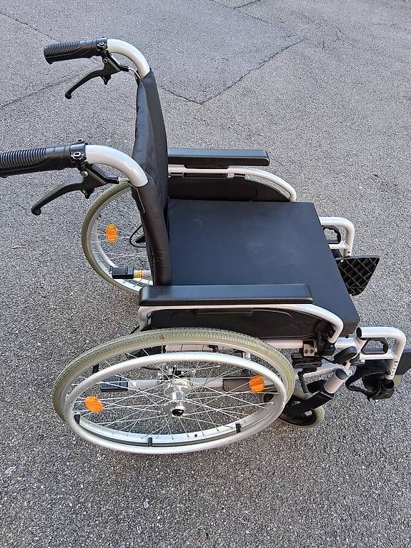 Chaises roulantes: Rollstuhl – D'occasion à Horgen par cla_bv5q 1