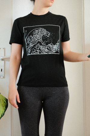 Schwarzes T-Shirt Motiv Welle Grösse S neuwertig