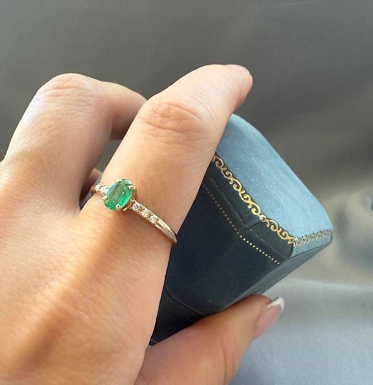 Ringe: Goldring mit Smaragd und Diamanten. – Gebraucht aus Thalwil von han_2b8c 1