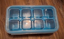 8er Eiswürfelform mit Deckel – Ideal für Sommerdrinks