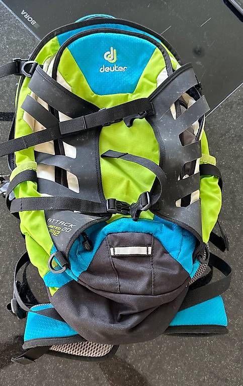 Sacs à dos: Deuter Bikerucksack mit Protektor – D'occasion à Fahrni b. Thun par Joer1