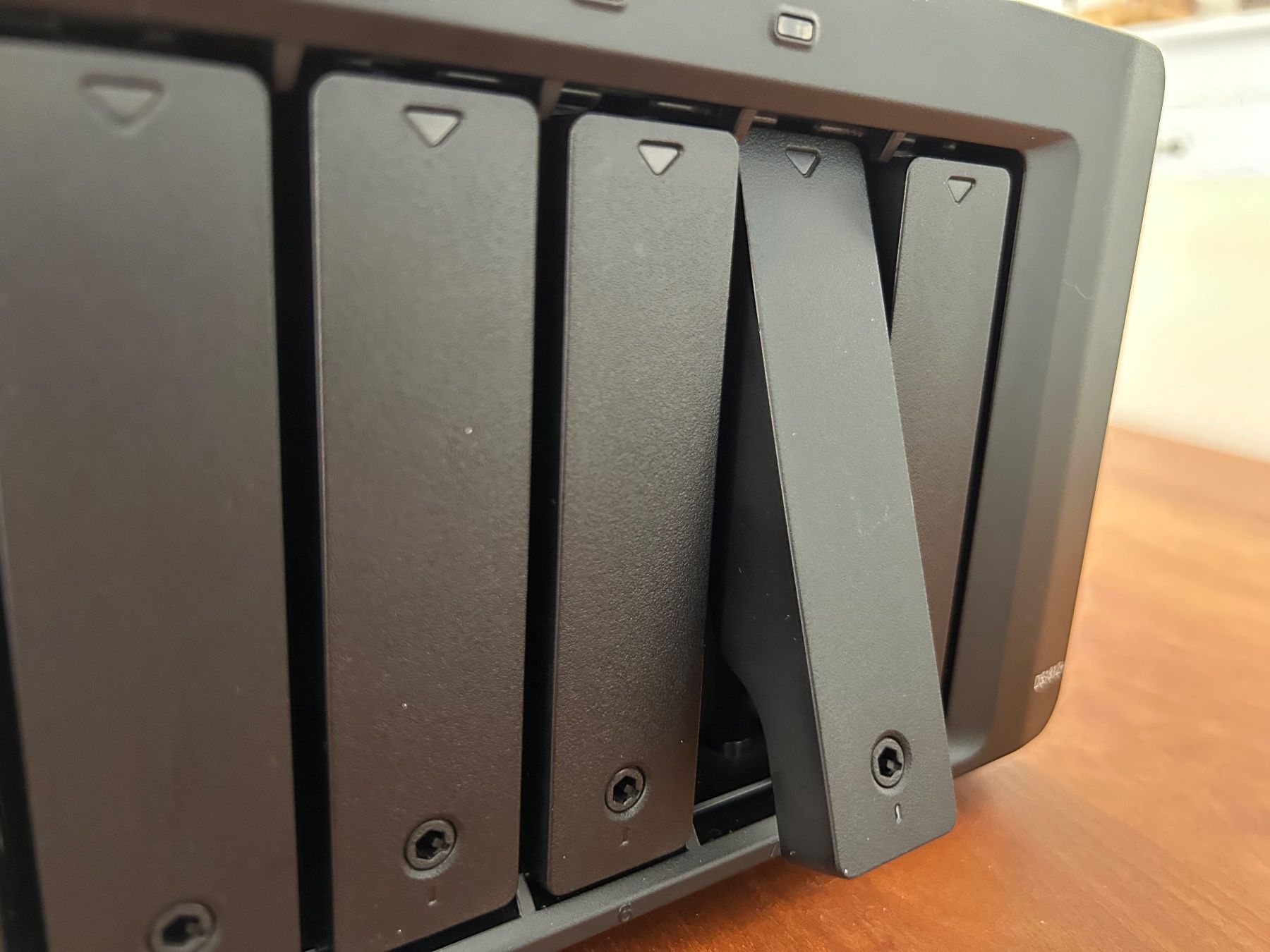 Synology Server: NAS, Synology DS1812+ – Usato da Adliswil venduto da Blue_Drop 1