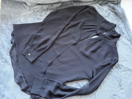 CALVIN KLEIN, Chemisier noir taille S, manches transparentes