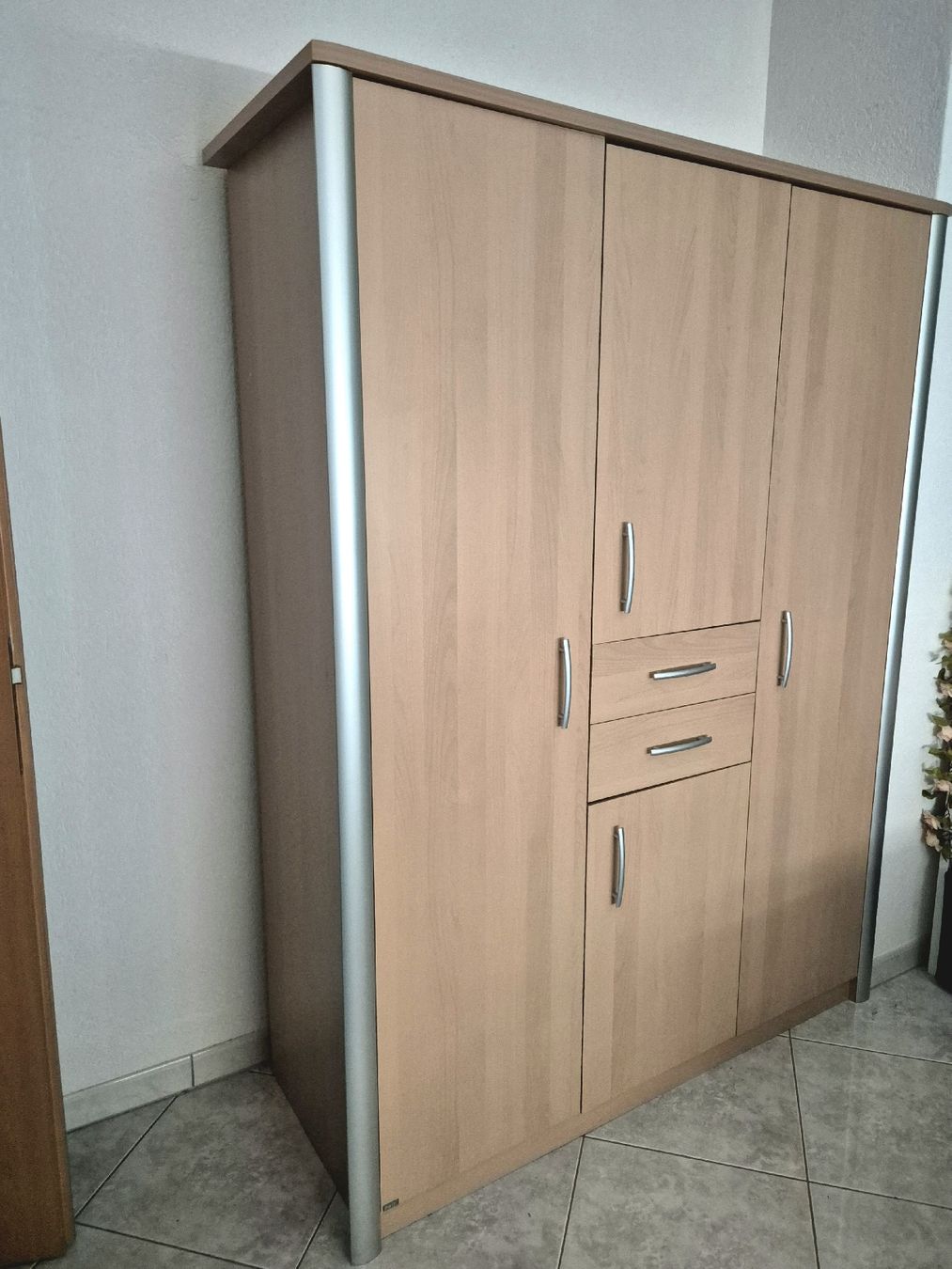 Armadi: Kleiderschrank – Usato da Möhlin venduto da Annette6 2