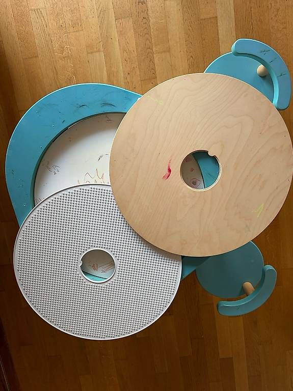 Set di tavolo e panche: MuTable Stokke Kindertisch inkl 2 Stühle – Usato da Luzern venduto da lan_ll8r 1