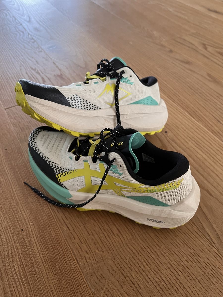 Asics Chaussures hommes: Asics Trabuco Max 5 Grösse 42 – D'occasion à Wiesendangen par gefox