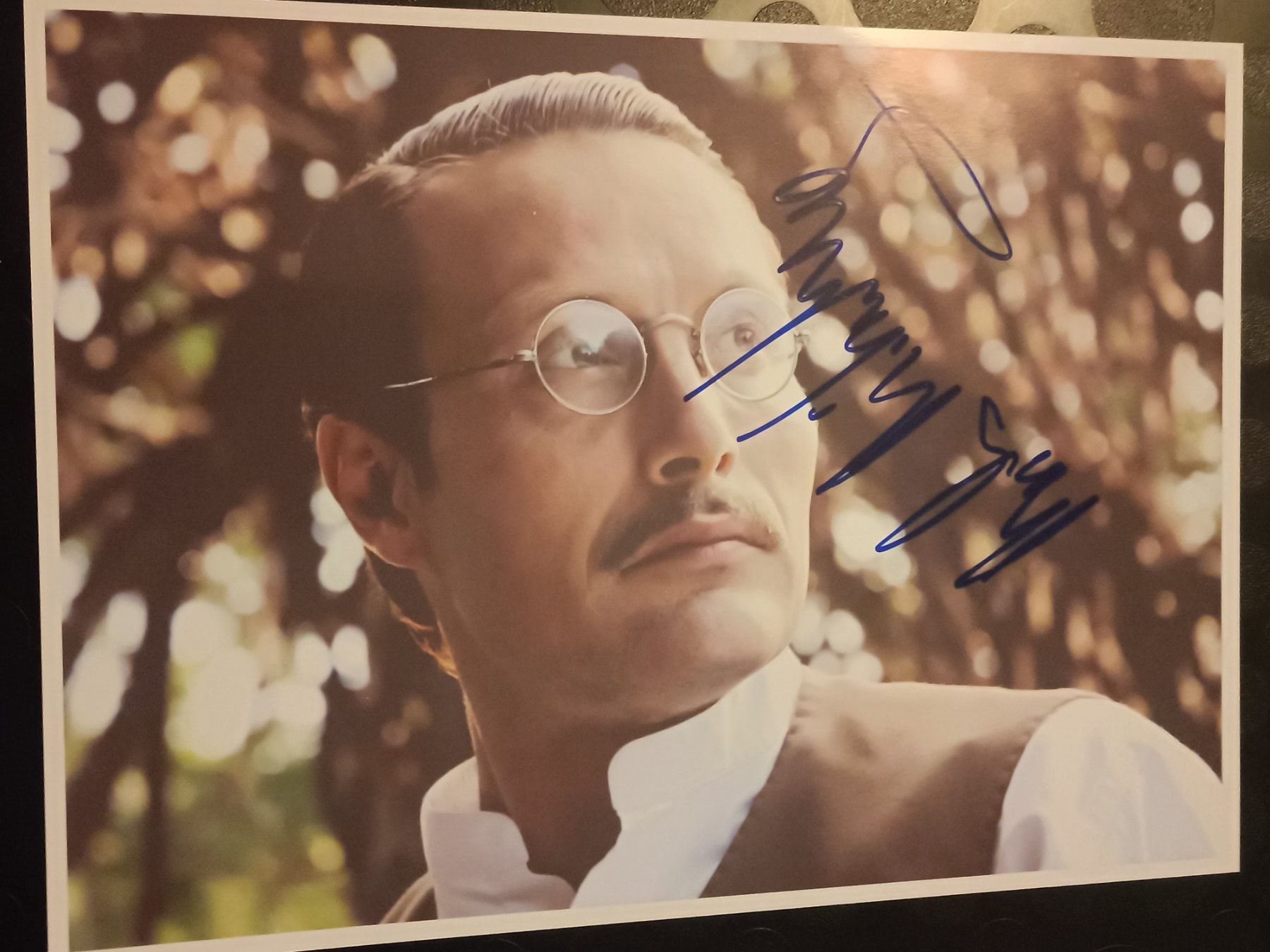 Autogramme: Mads Mikkelsen  - handsigniert - 20x30cm – Gebraucht aus Menziken von Artographs