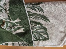 Badetuch 95 x 140 mit den Farben Olivgrün/beige, CH-Produkt