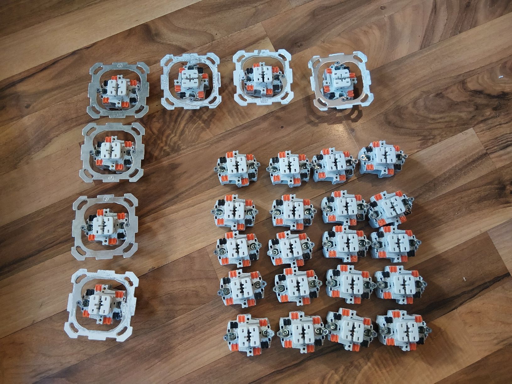 Feller Interruttori: 27x Doppelschalter von Feller – Nuovo (secondo la descrizione) da Baar venduto da Cooh