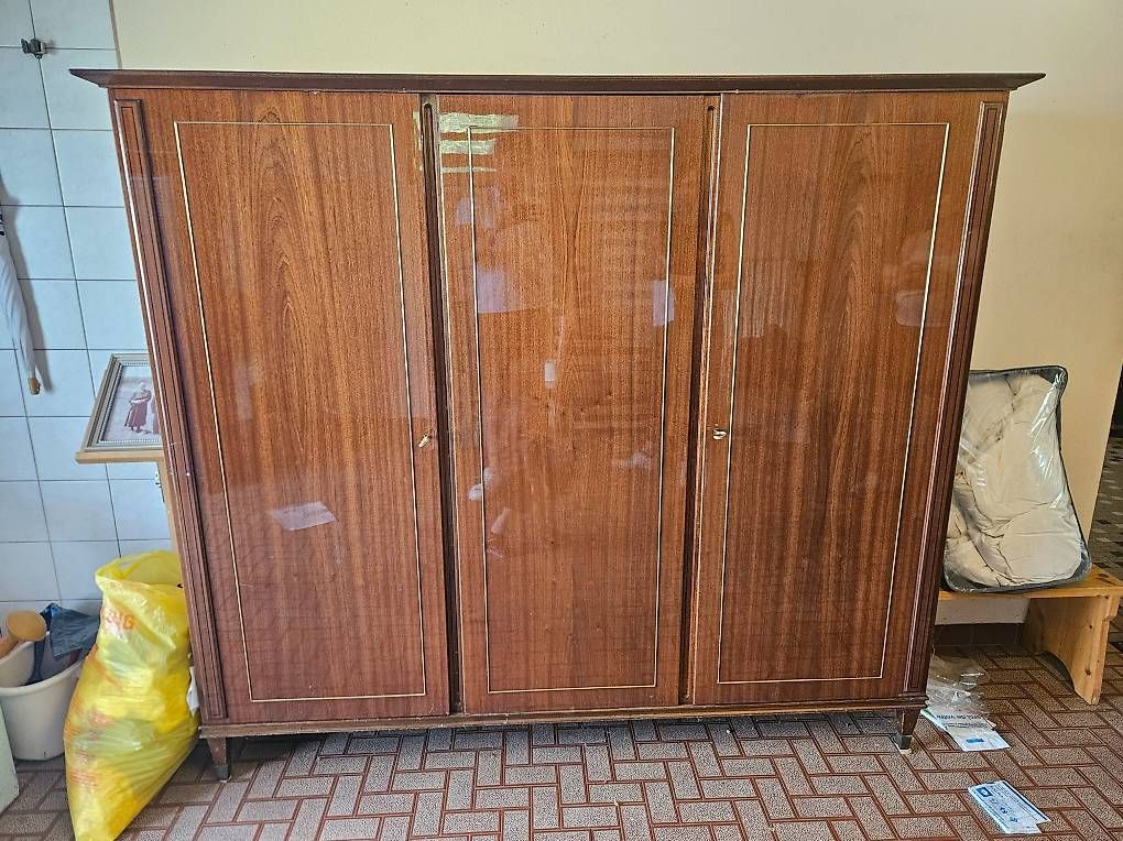 Armadi: Armoire en bois massif – Usato da Echarlens venduto da biker333