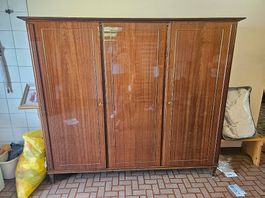 Armoire en bois massif