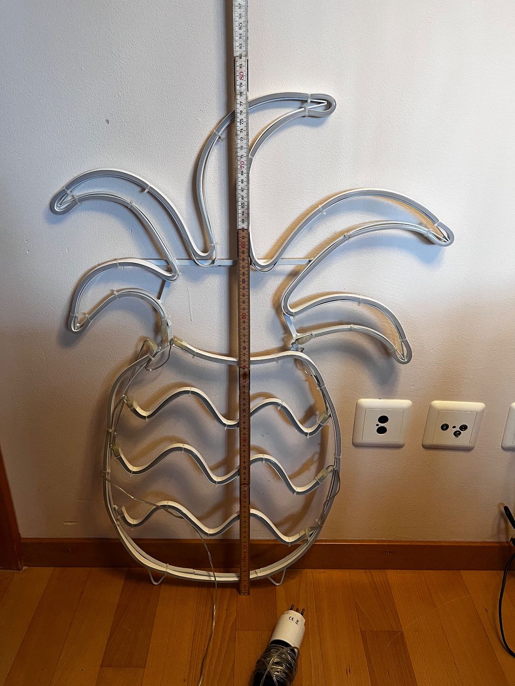 Tutte le decorazioni: Leuchtreklame Ananas – Usato da Sirnach venduto da Gozogo 2
