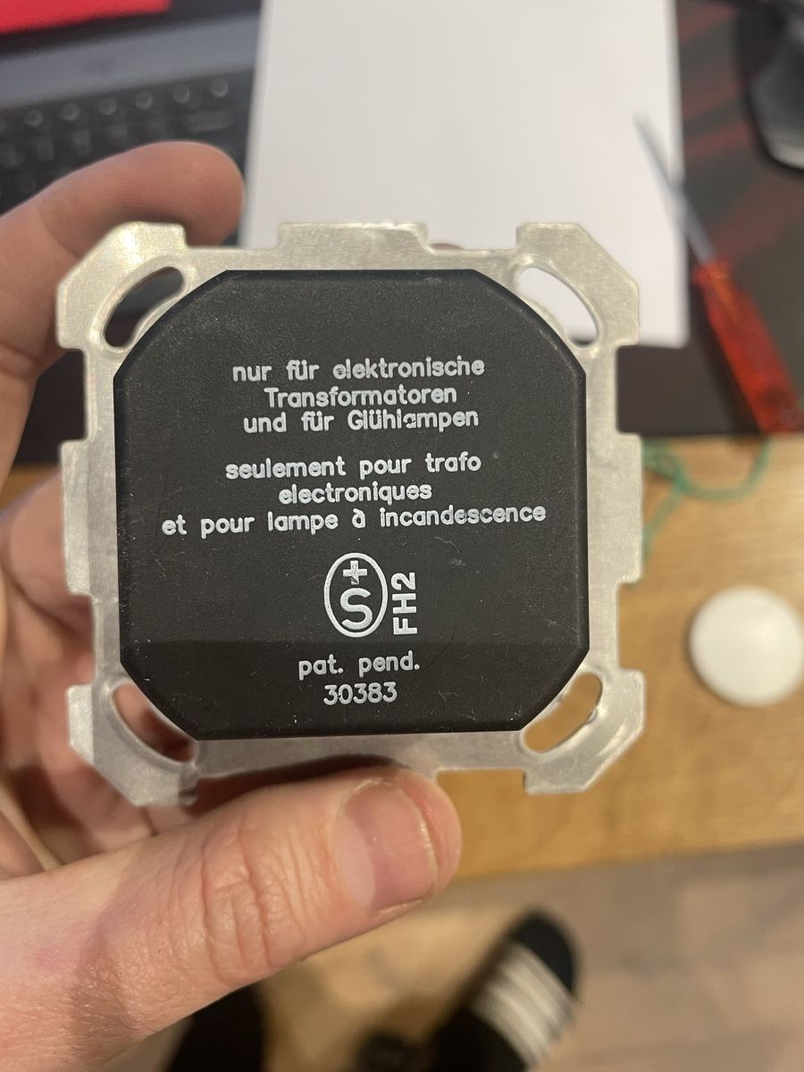 Feller Schalter: Feller Edizio Dimmer – Gebraucht aus Langenbruck von  1