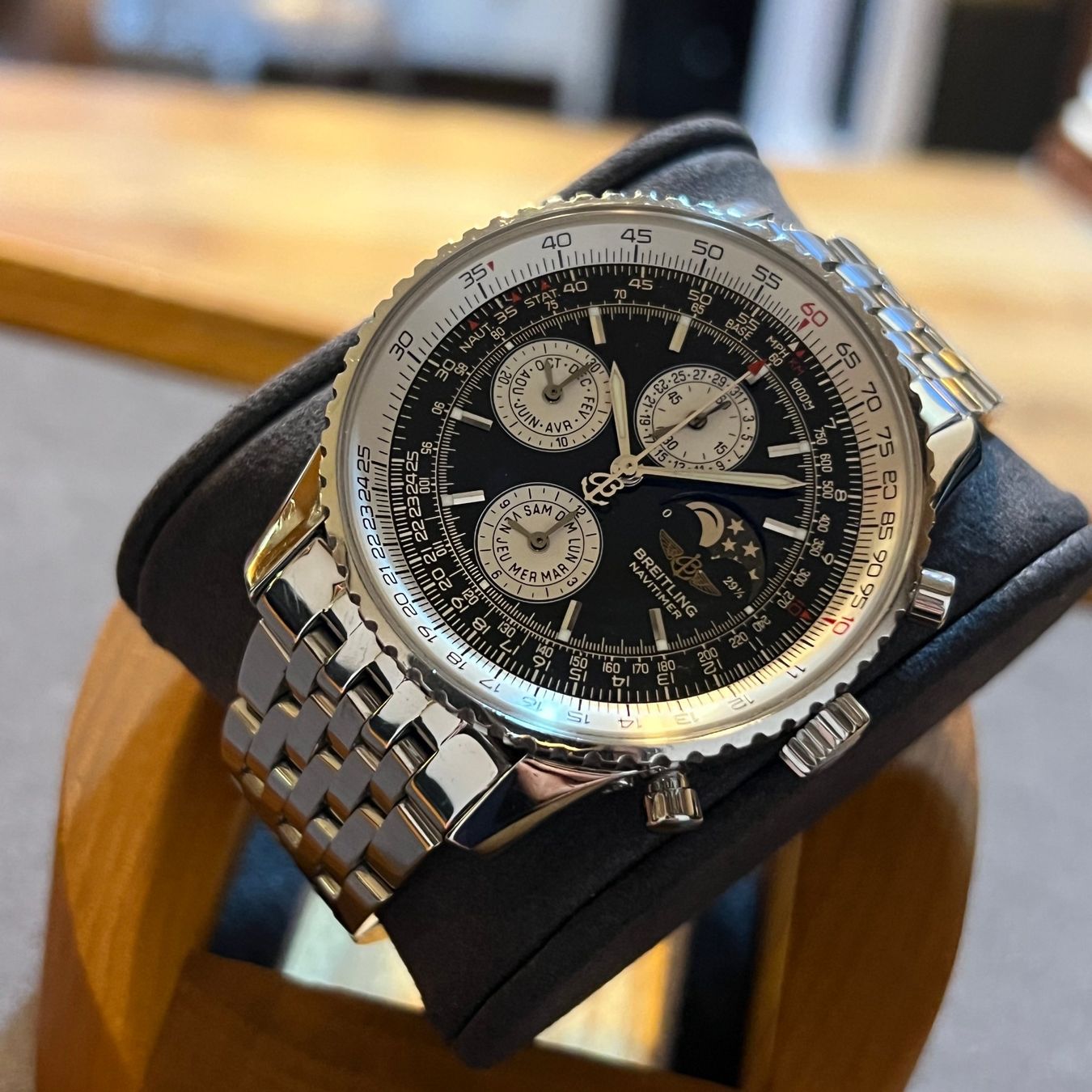 Breitling Uhren: FLASH SALE Breitling Navitimer Olympus Moonphase A19340 – Gebraucht aus Carouge GE von Watchaser 8