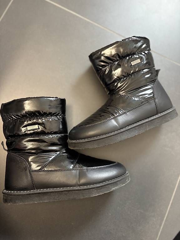 Scarpe da donna: Winterstiefel Größe 39 – Usato da Münchenstein venduto da Miresolese