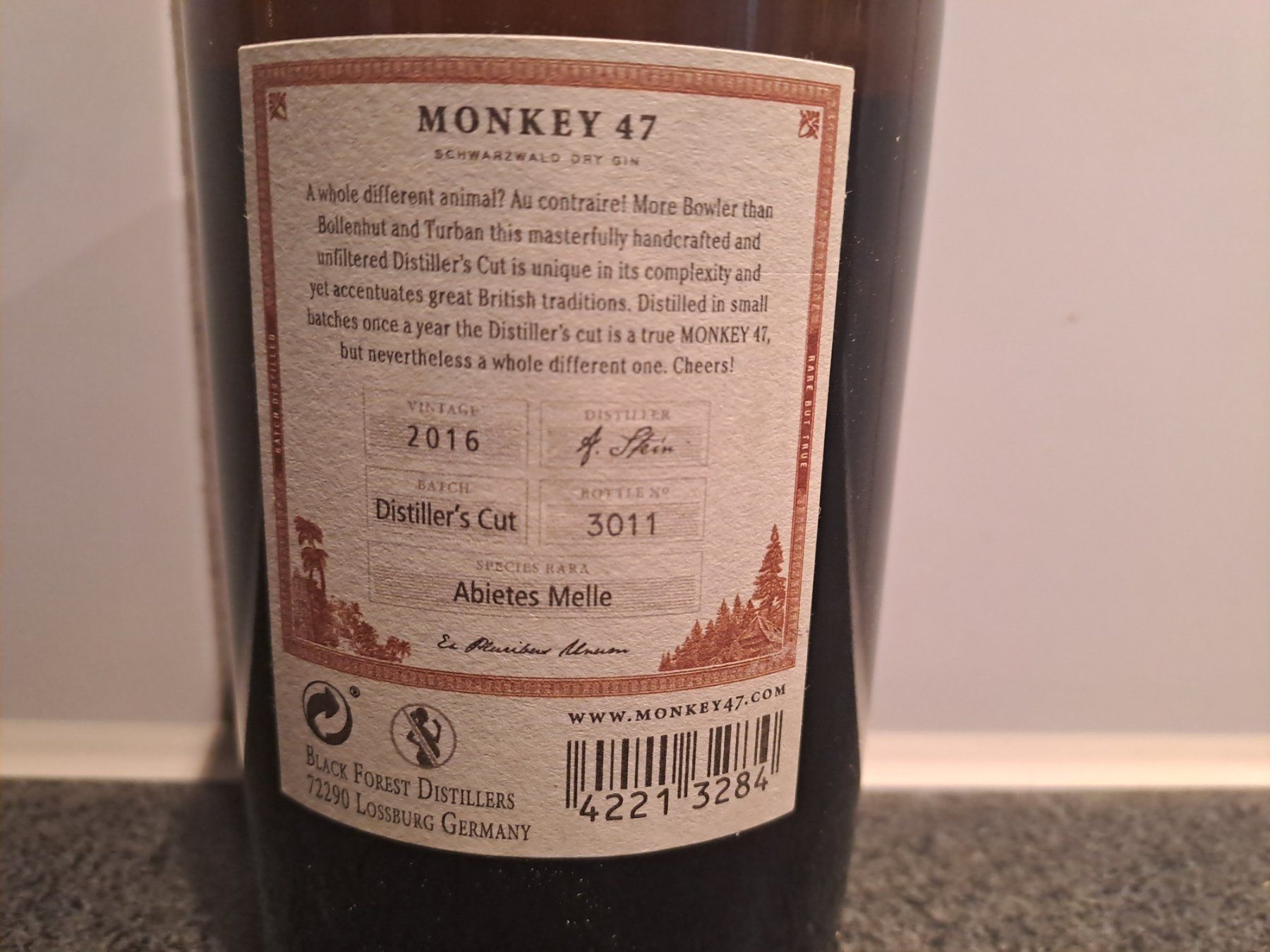 Monkey 47 Spiritueux: Monkey 47 Gin Distiller's Cut 2016 mit Goldring und Box – Neuf avec emballage d'origine à Elsau par Kellerraeumung 4