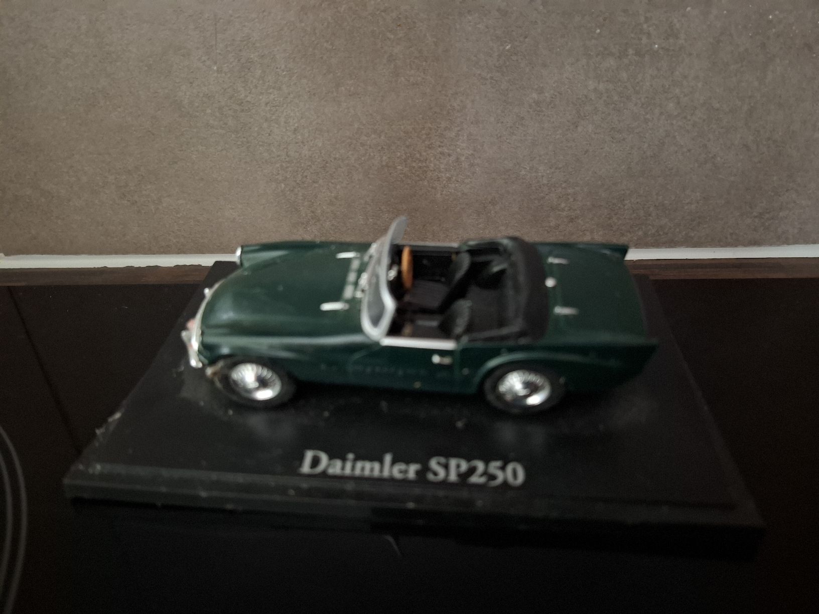 Daimler Modellini d'auto: Modèle  réduit  Daimler SP250 Verte - Voiture miniature – Nuovo e nell'imballaggio originale da Yverdon-les-Bains venduto da Layla5919 1