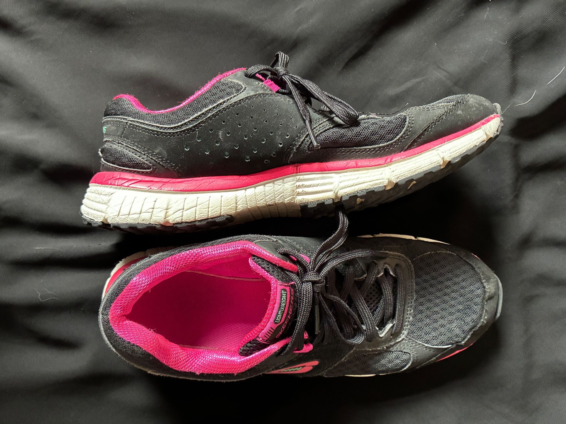 Skechers Scarpe da donna: Skechers course roses et noires - T40 – Usato da Corcelles-près-Payerne venduto da CyndelleMaiwen 1