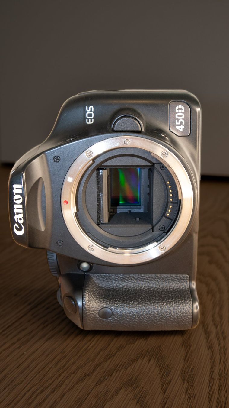 Canon Fotocamera: Canon EOS 450D + Phottix Batteriegrip + Ladegerät – Usato da Sissach venduto da mxk_mgr8 2
