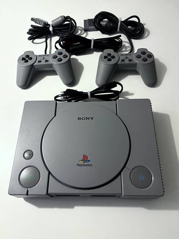 Sony Console: PLAYSTATION 1, PS1, VINTAGE, PAL, 1998, 2 CONTROLLER – Usato da Dachsen venduto da Sven_Jasper