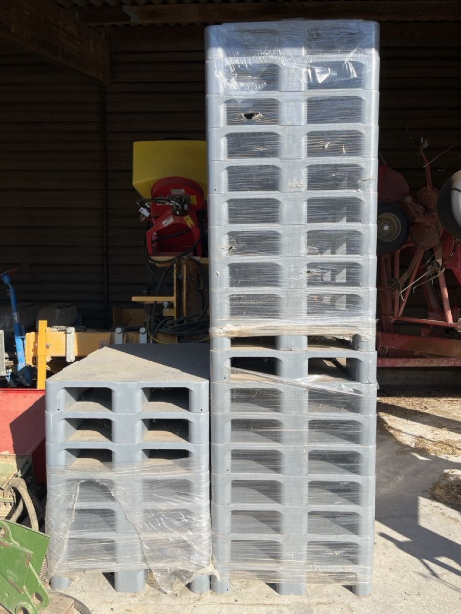 Palettes: Kunststoffpalette, palette aus kunststoff – D'occasion à Rheinau par Zizi-28