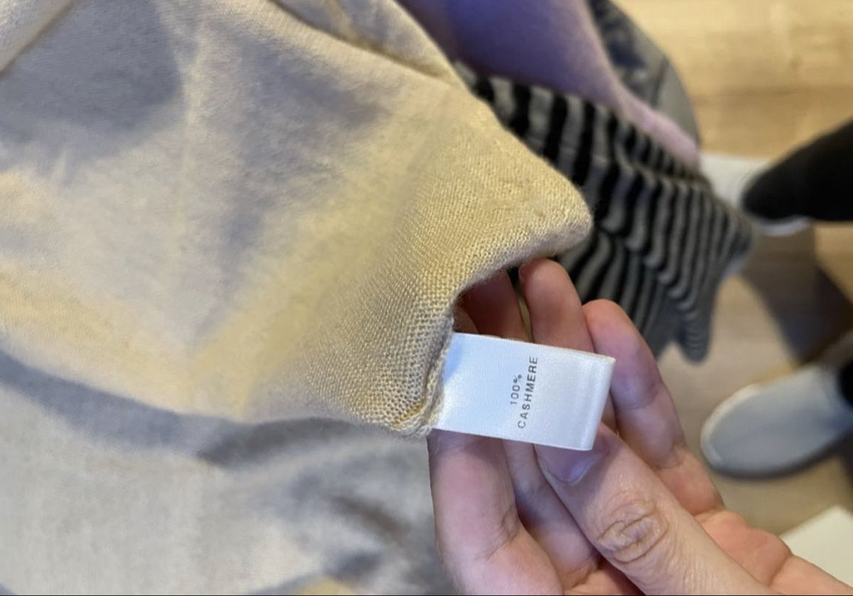 Top: St. John 100% Cashmere Top – Usato da Schattdorf venduto da Remligand 4